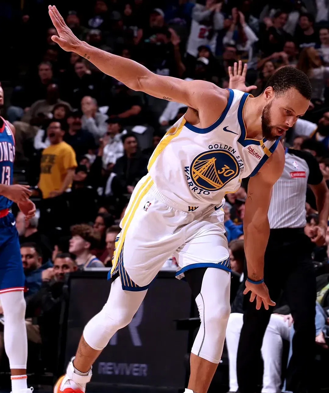 Kaiyun-库里迎来十五赛季高光表现，篮网球迷沸腾！的简单介绍